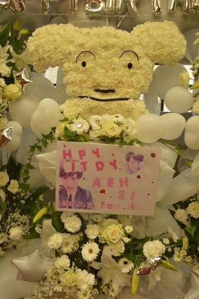 tokyo fmホール 半蔵門にお届けの連結スタンド花 フラワー バルーン フラワー教室 sakaiフラワースタジオ