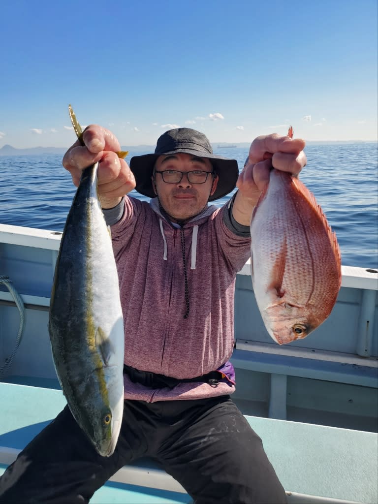 ワラサ タイ イナダ全員ゲット 利一丸の釣り情報 ワラサ タイ イナダ全員ゲット 利一丸の釣り情報
