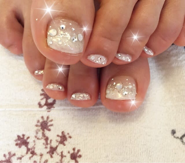 オフホワイトグラデーションbyフット Nail Mania