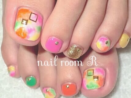 ネオンonスクエアスタッズ Nailroom R ネイルルーム アール