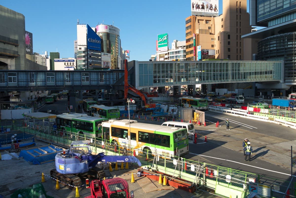 厳冬の渋谷ヒカリエ 渋谷駅東口バスターミナルと渋谷ヒカリエ 緑には 東京しかない
