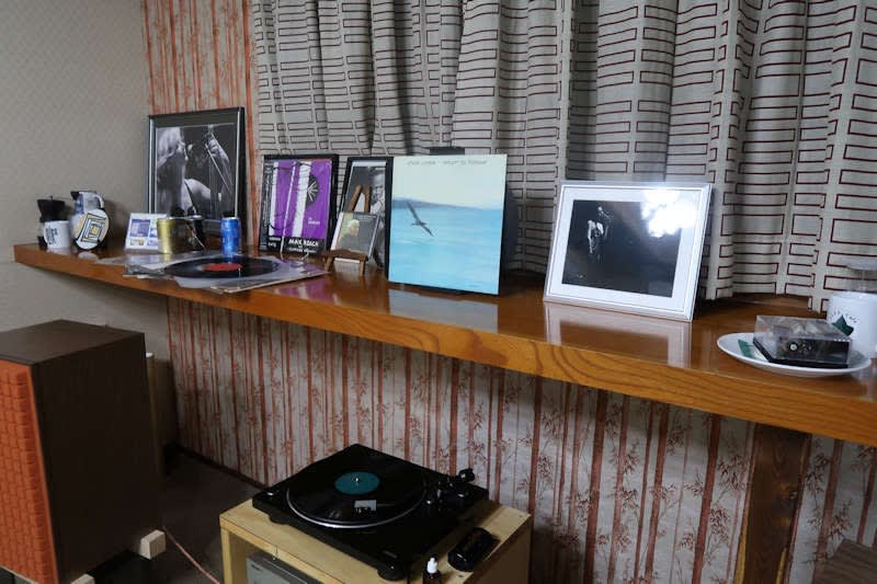 針の埃除去と針圧調整でレコード再生音が復活。昇圧トランス 針の埃除去と針圧調整でレコード再生音が復活。昇圧トランス