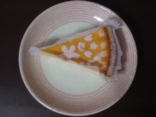 ケーキ シャトレーゼ 濃厚ベイクドチーズケーキ 春の桜 歩いて食べてピアノして