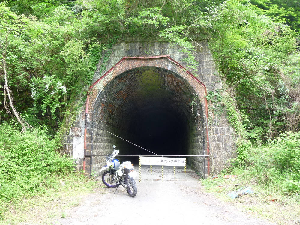 旧JR福知山線の武田尾廃線跡のトンネル
