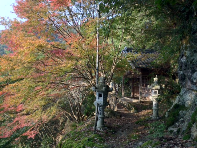 石龕寺奥の院の紅葉