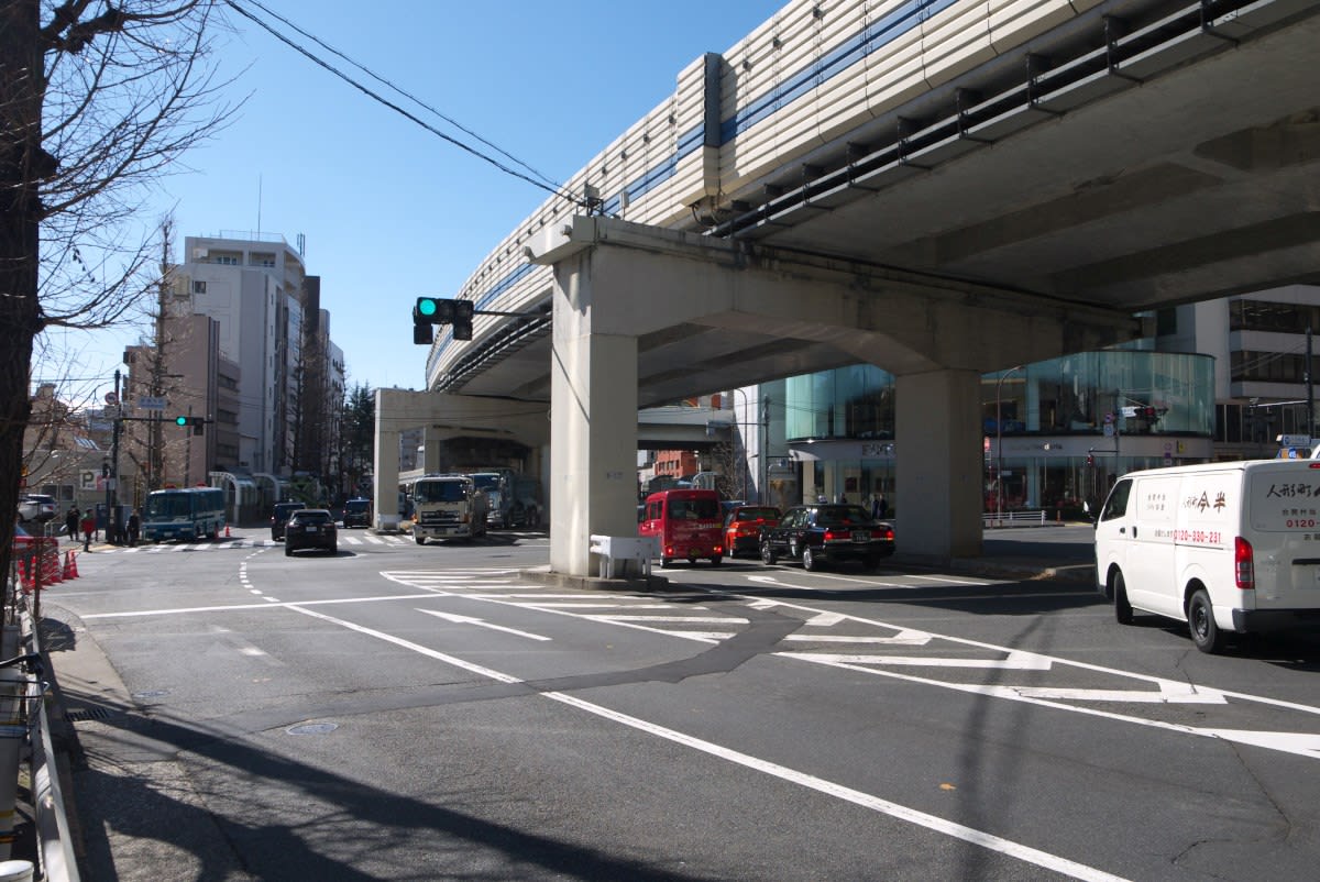 2月の麻布台 麻布通り 飯倉片町交差点から住友不動産六本木グランドタワー前へ part1 緑には 東京しかない 2月の麻布台 麻布通り 飯倉片町交差点から住友不動産六本木グランドタワー前へ part1 緑には 東京しかない