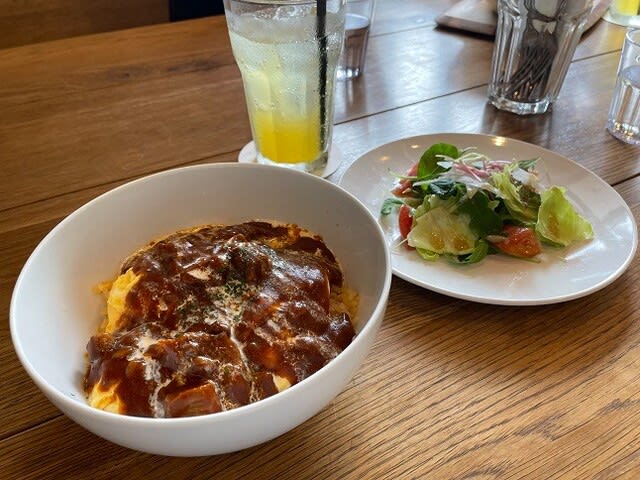 Kailua House Cafe カイルア ハウス カフェ で 牛すじデミグラスソースオムライス をいただく ウ ウマ な生活