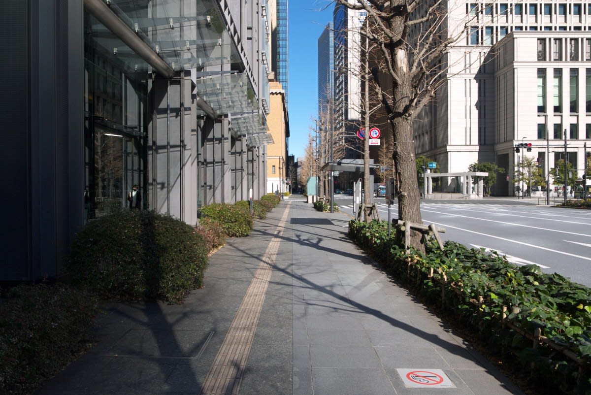 １月の東京駅 三菱ｕｆｊ信託銀行本店ビル前から東京駅丸の内北口交差点前へ ｐａｒｔ１ 緑には 東京しかない