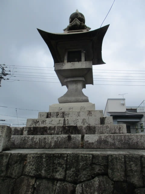 日本一の石灯篭 広島県府中市の金毘羅神社さんの石灯篭は８．４