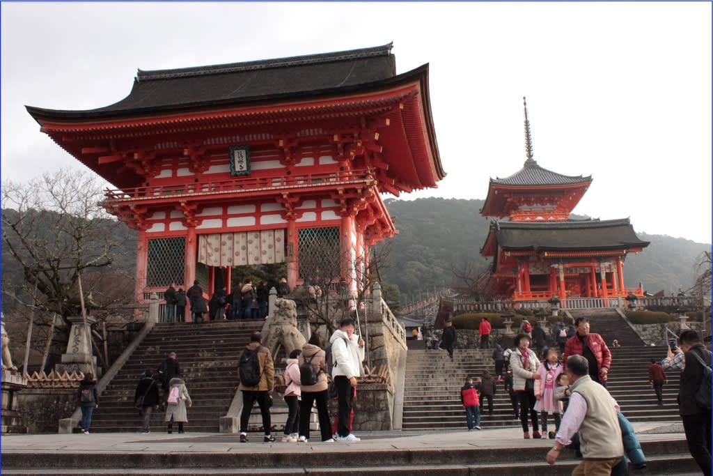 京都 清水寺から八坂神社を経て円山公園へ 自然を求めて近辺ぶらり
