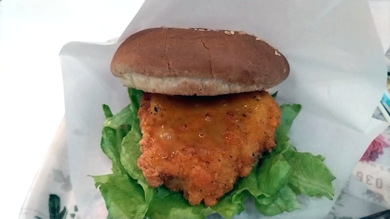 水信ブルック:ハニーマスタードチキンバーガー