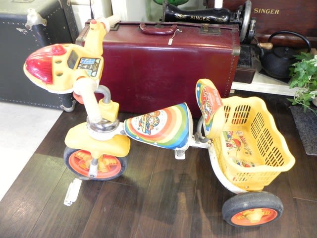 HIKOKIJIRUSIの昭和レトロな三輪車 - リサイクル&アンティーク HIKOKIJIRUSIの昭和レトロな三輪車 - リサイクル&アンティーク