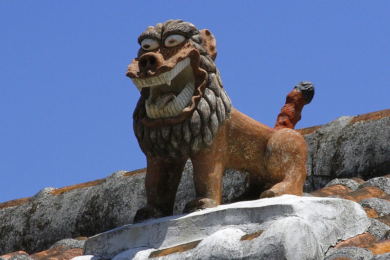 沖縄に溶け込む 屋根には守り神のシーサー 炎のクリエイター日記
