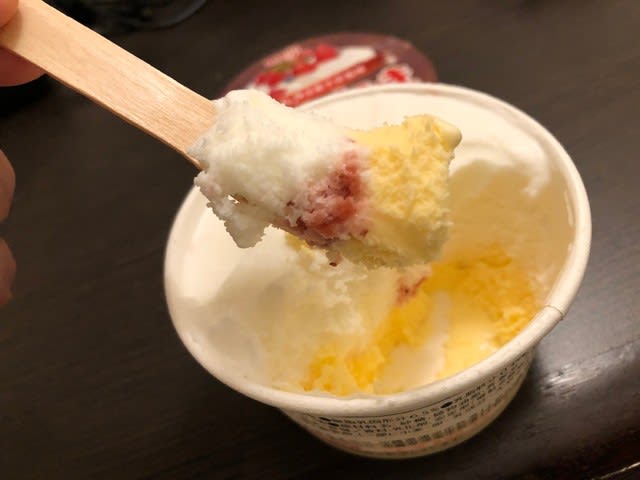 沖縄明治乳業の白バラ洋菓子店監修ショートケーキアイス Blue Heaven