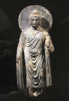 特別展「仏教の来た道」＞ 仏像など200点余の史料で仏教伝来の〝源流 