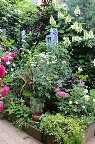 レイズベッド 花壇の土止め の 修理の２ コンクリートブロックもオシャレに 小さな庭の小さな幸せ チャッピーのバラ庭より