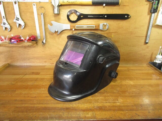 店舗良い 快適な溶接作業のために取り付けられた自動暗くなる溶接ヘルメットトップライト