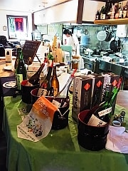 「橋倉」店内で「アルプス正宗」