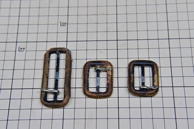 トレンチコートのバックル修理 バーバリー アクアスキュータム ベルト バックル修理 革漉き 裁断 伊東金属製作所 トレンチコートのバックル修理 バーバリー アクアスキュータム ベルト バックル修理 革漉き 裁断 伊東金属製作所