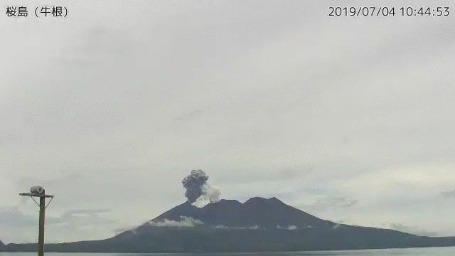 Hazard Lab 7月4日11 40分 桜島が爆発 噴煙30m 6合目まで噴石飛び散る 動画 森羅万象 考える葦 インターネットは一つの小宇宙 想像 時には妄想まで翼を広げていきたい Hazard Lab 7月4日11 40分 桜島が爆発 噴煙30m 6合目まで噴石飛び散る 動画 森羅万象 考える葦 インターネットは一つの小宇宙 想像 時には妄想まで翼を広げていきたい