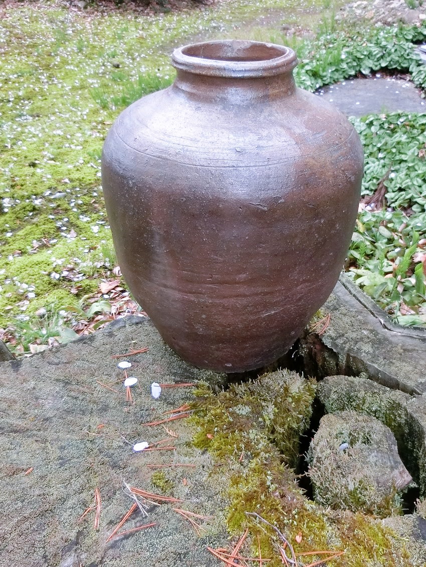古美術◼️蔵から古そうな謎の備前焼みたいな壺、壷が出て来ました