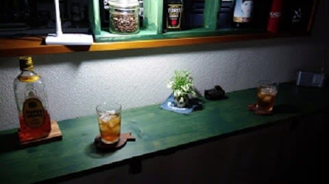 DIYのバー・カウンターで一杯。ささやかな涼をとる。 - 標高３３０ｍのモノローグ