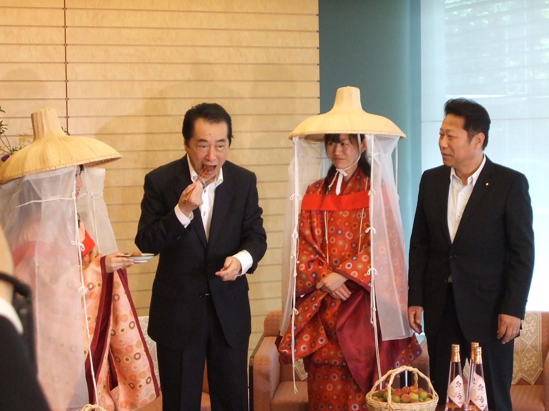 たまき代議士 梅娘と首相官邸を訪問 たまき公良の 変えなアカン 活動日記