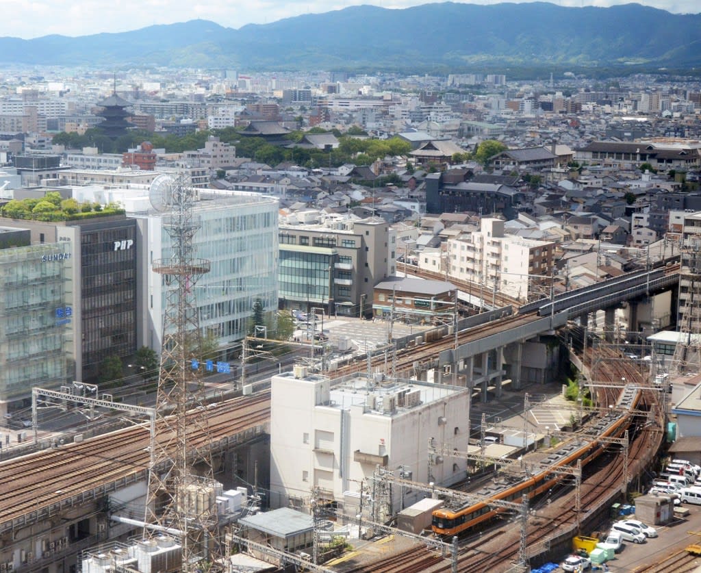 京都駅俯瞰の近鉄特急 鉄道 風景の撮影紀行 京都駅俯瞰の近鉄特急 鉄道 風景の撮影紀行