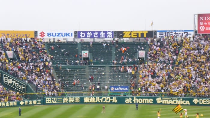 甲子園へ伝統の一戦に 我 再び駆ける 甲子園へ伝統の一戦に 我 再び駆ける