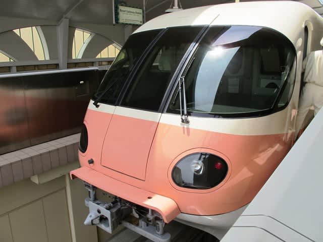 ディズニーランド モノレール 観光列車から 日々利用の乗り物まで