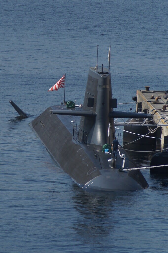 海上自衛隊そうりゅう型潜水艦 横須賀停泊姿 船と飛行機と電車 きままに