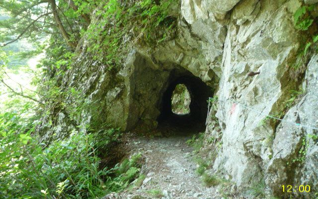 少トンネル
