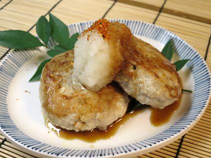 まぐろのハンバーグと春菊納豆のサラダ 小太郎のまんぷく日記 まぐろのハンバーグと春菊納豆のサラダ 小太郎のまんぷく日記