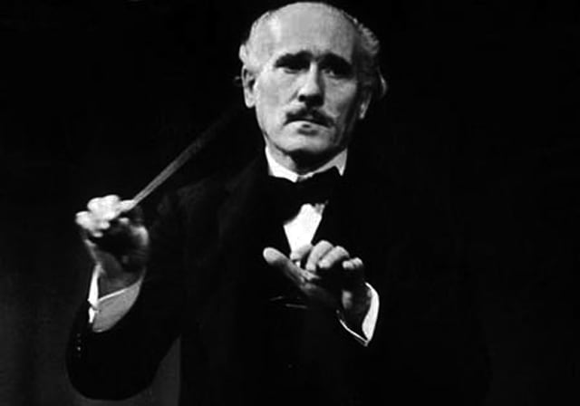 休日には、アルトゥーロ・トスカニーニ（Arturo Toscanini）指揮