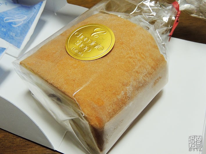 チョコレートショップ 博多駅店限定の石畳ロール 薬を飲み忘れないようにしないとね