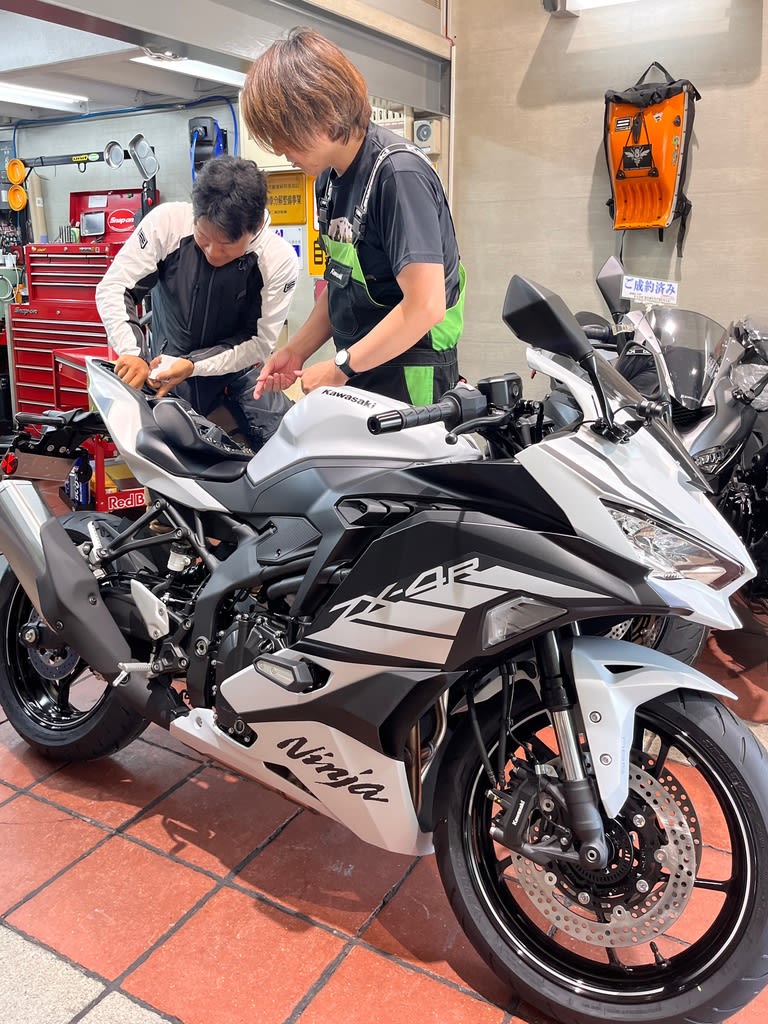 2024/9/7◇2025モデル1番乗り!「ZX-4R SE」納車です♬ - バイク 2024/9/7◇2025モデル1番乗り!「ZX-4R SE」納車です♬ - バイク