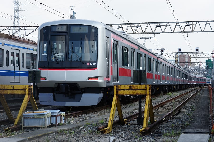 東急4000系 5050系4000番台 と西武6000系が並んだ日 元住吉検車区 Sailin Shoes