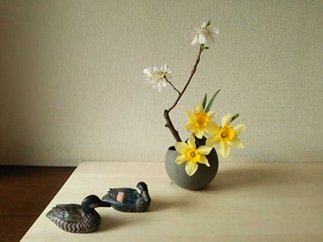 玄関に生け花 簡単で可愛らしく はなのか 玄関に生け花 簡単で可愛らしく はなのか