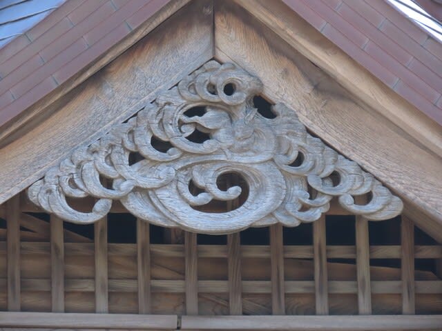 神﨑神社　拝殿　向拝　破風　彫懸魚（ほりげぎょ）