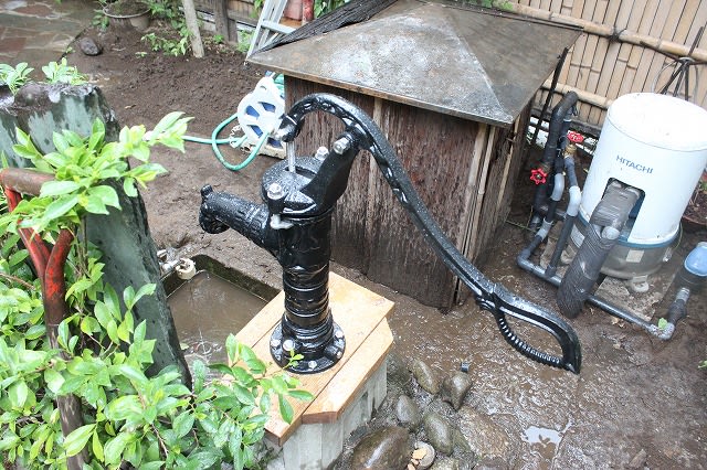 水面まで１１ｍ５０ｃｍでもくみ上げ可能。深井戸ピストン桜号とロータス号 - 地下水、雨水、身近な水源を賢く集め使う。レインワールド