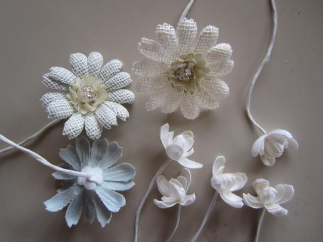型紙おこし 今日はコサージュ気分 アートフラワーのコサージュ ブライダルブーケを制作 いつまでも花作り人でいたいhanaobu