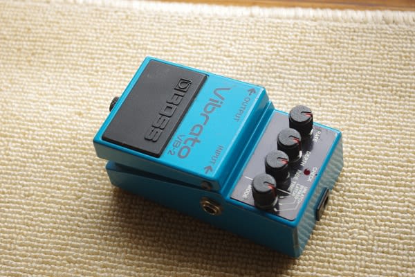 ブログ始めました。エフェクターその1 BOSS Vibrato VB-2 ブログ始めました。エフェクターその1 BOSS Vibrato VB-2