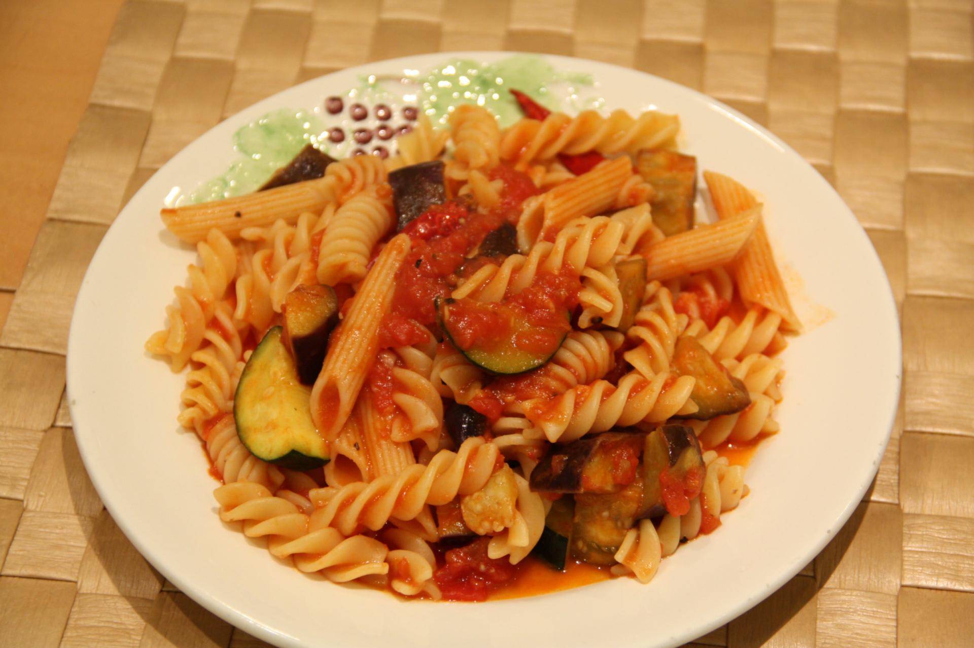 茄子とズッキーニのトマトパスタ なすとずっきーにのとまとぱすた きっちんさんの簡単料理