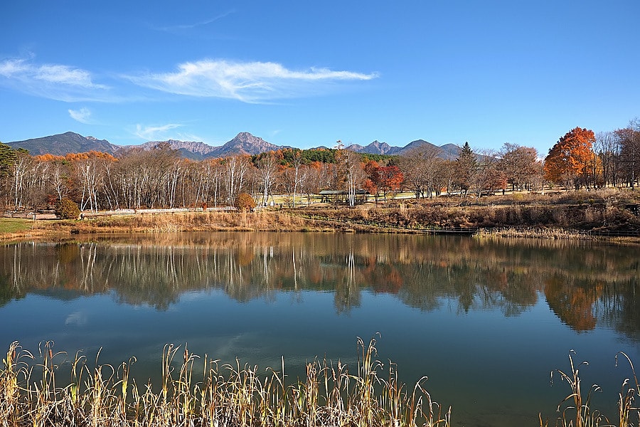 諏訪郡原村のまるやち湖から見る八ヶ岳と周辺の黄葉 ２０１７ へそまがり姫 あっちこっち