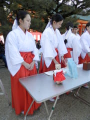 京都の大晦日は大忙し 平安神宮の 年越の大祓 と八坂神社の をけら詣り へ ネコのミモロのjapan Travel ｍｉｍｏｒｏ ｔｈｅ ｃａｔ Japan Travel