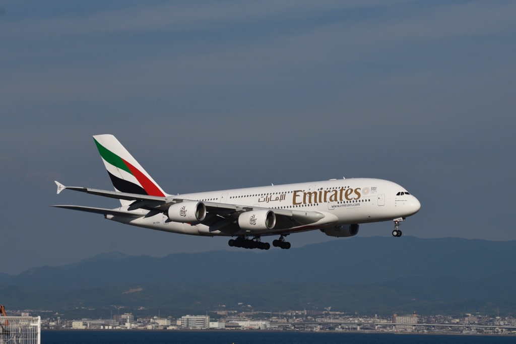 エミレーツ航空 600名のパイロットと6 500名の客室乗務員を解雇か 運航再開後 関空にa380 やって来るのだろうか 24 L A380アプローチ ふくちゃんのブログ 飛行機 風景写真