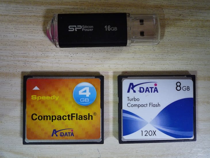 今は使っていない Compact Flash 使い道はあるでしょうか？ - 私のPC 