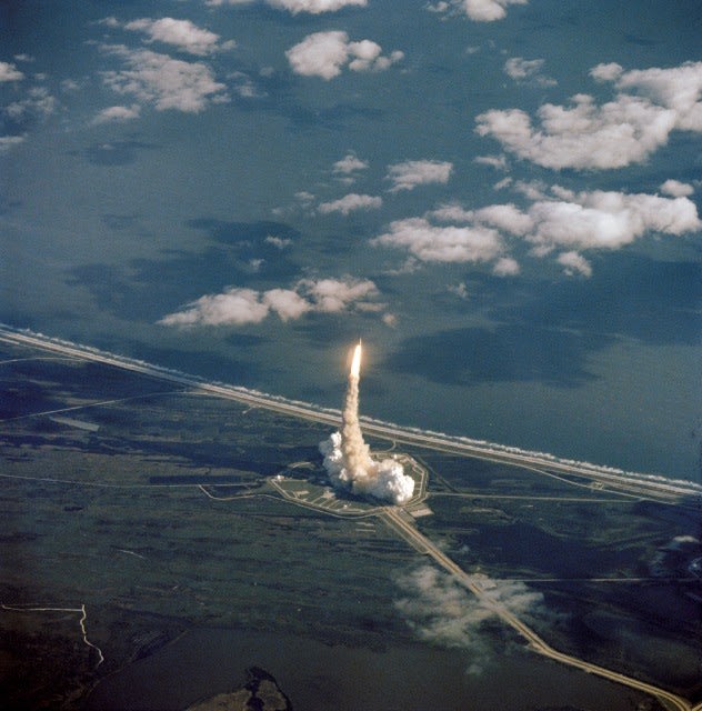 スペースシャトル　最後のフライト　―アトランティス号打ち上げの全記録～宇宙開発の未来― [Blu-ray]