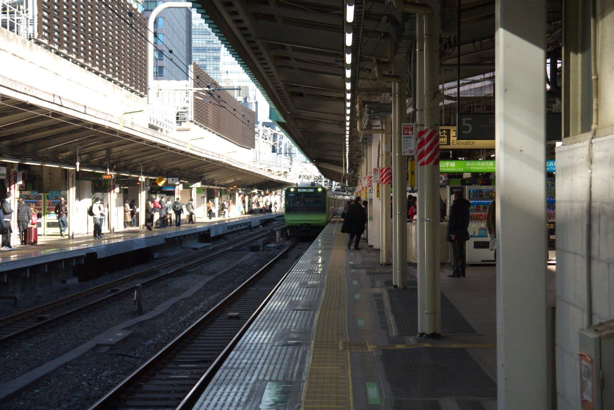 東京駅を発着する山手線外回り０８０５ｇ 品川 渋谷方面行き 緑には 東京しかない