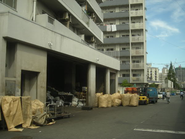 09年10月9日現在の釜ヶ崎 あいりん地区 思考の7割と収入の3割を旅に注ぐ旅人の日々 09年10月9日現在の釜ヶ崎 あいりん地区 思考の7割と収入の3割を旅に注ぐ旅人の日々